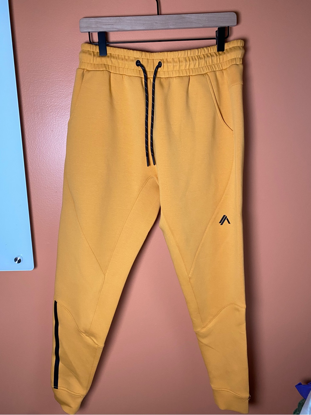 Alphalete Men’s Athletic Jogger Pants Yellow And Black Size Large